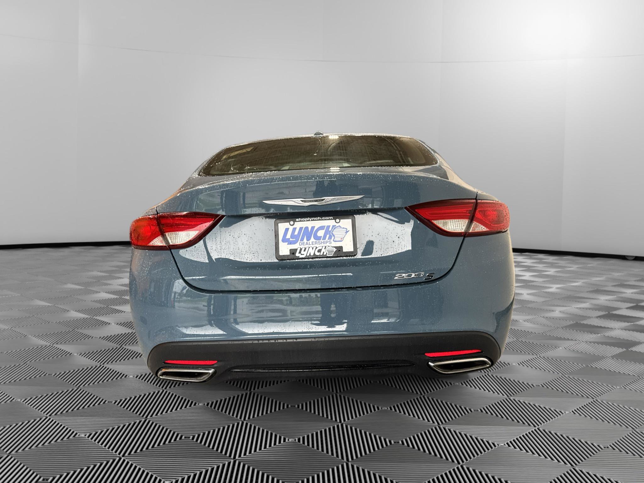 Used 2015 Chrysler 200 S FWD image 4