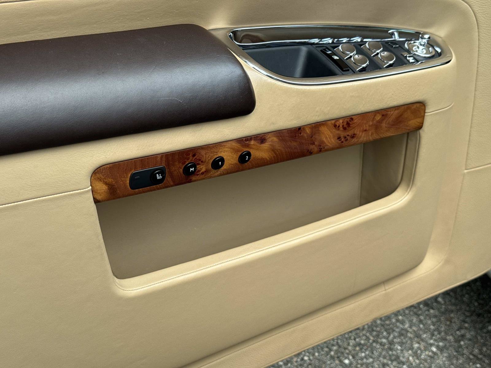 Used 2012 Rolls-Royce Ghost RWD image 32