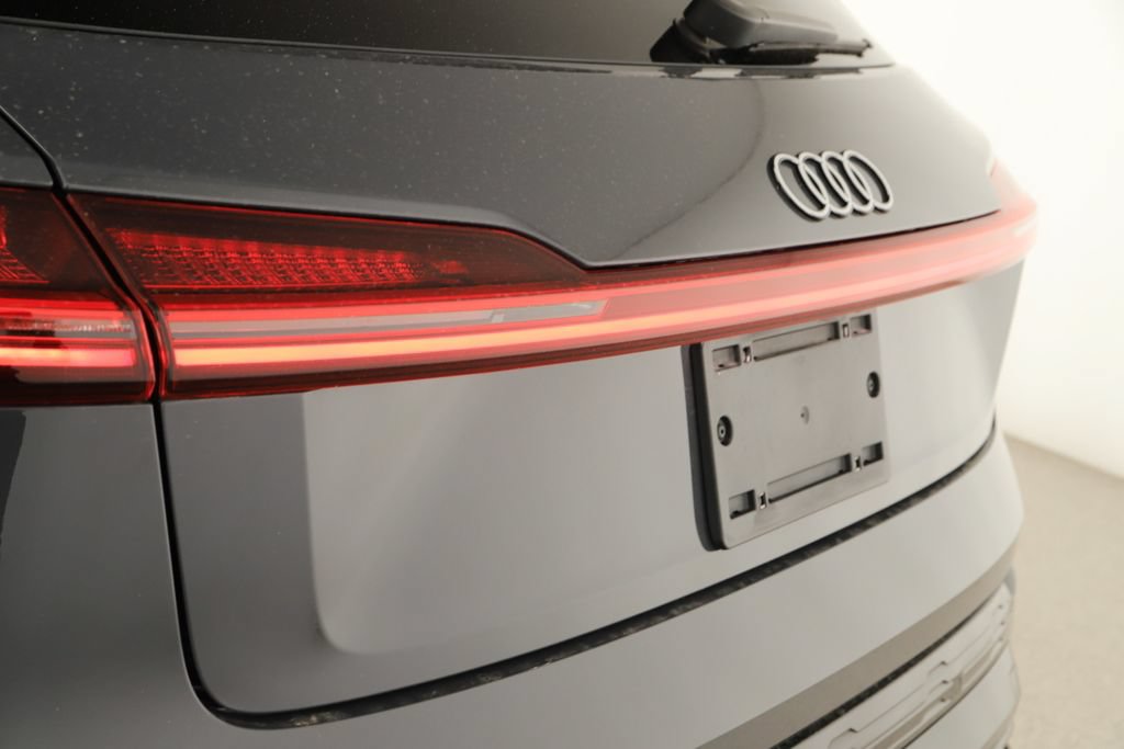 Certified 2024 Audi SQ8 e-tron Premium Plus w/ Black Optic Package AWD/4WD image 31
