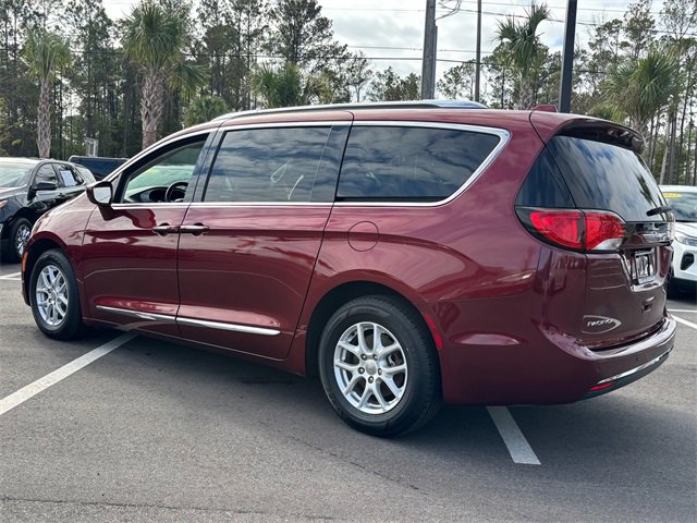 Used 2020 Chrysler Pacifica Touring-L image 4