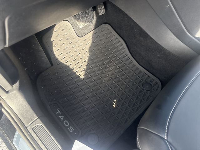 Used 2022 Volkswagen Taos SE image 36