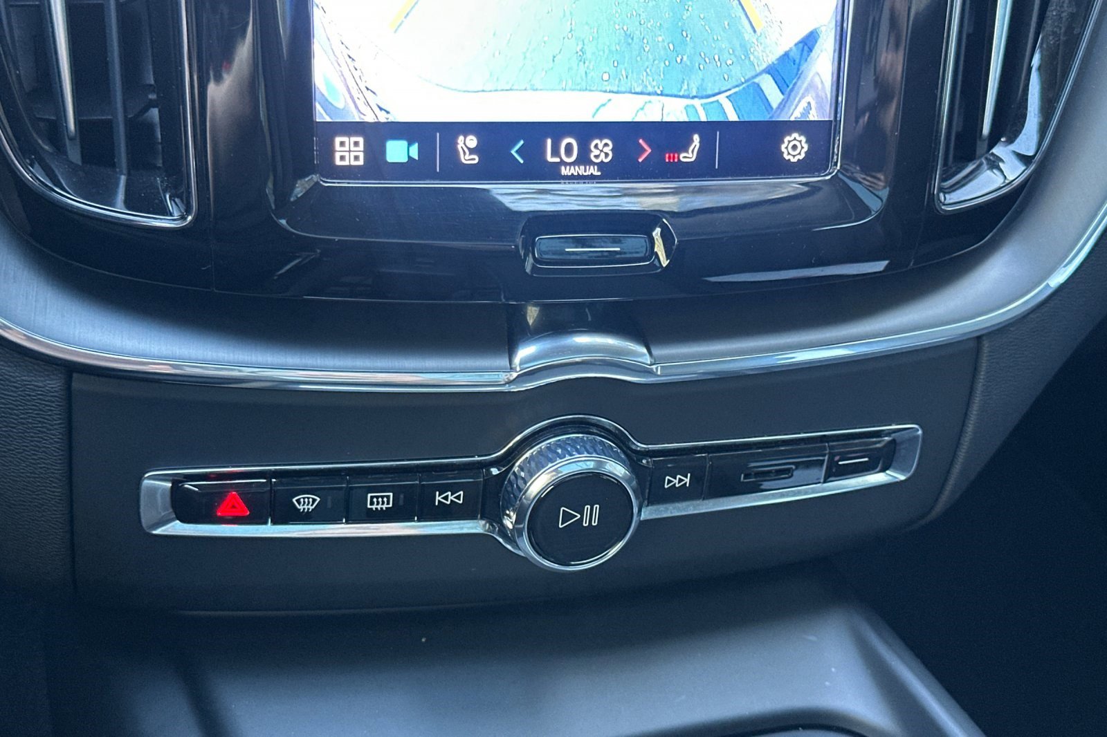 Used 2025 Volvo XC60 B5 Core image 26