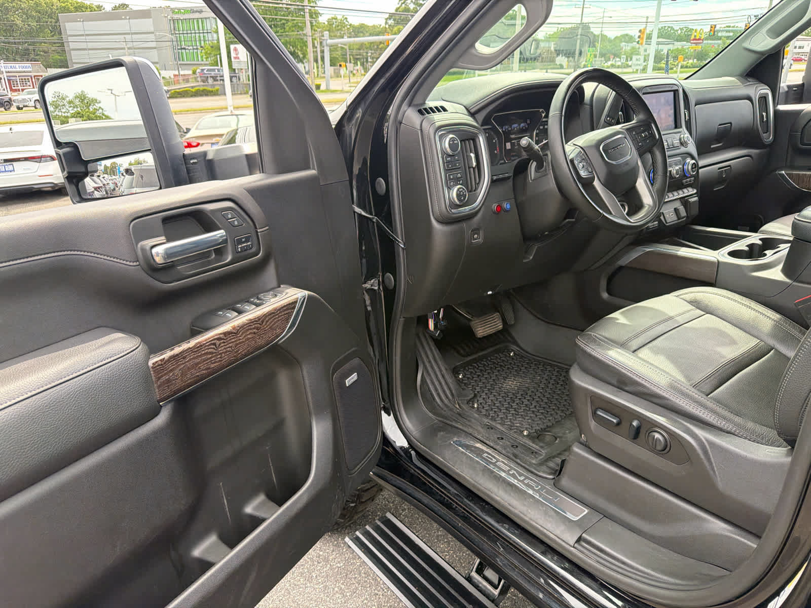 Certified 2023 GMC Sierra 3500 Denali w/ Denali Black Diamond Edition AWD/4WD image 9