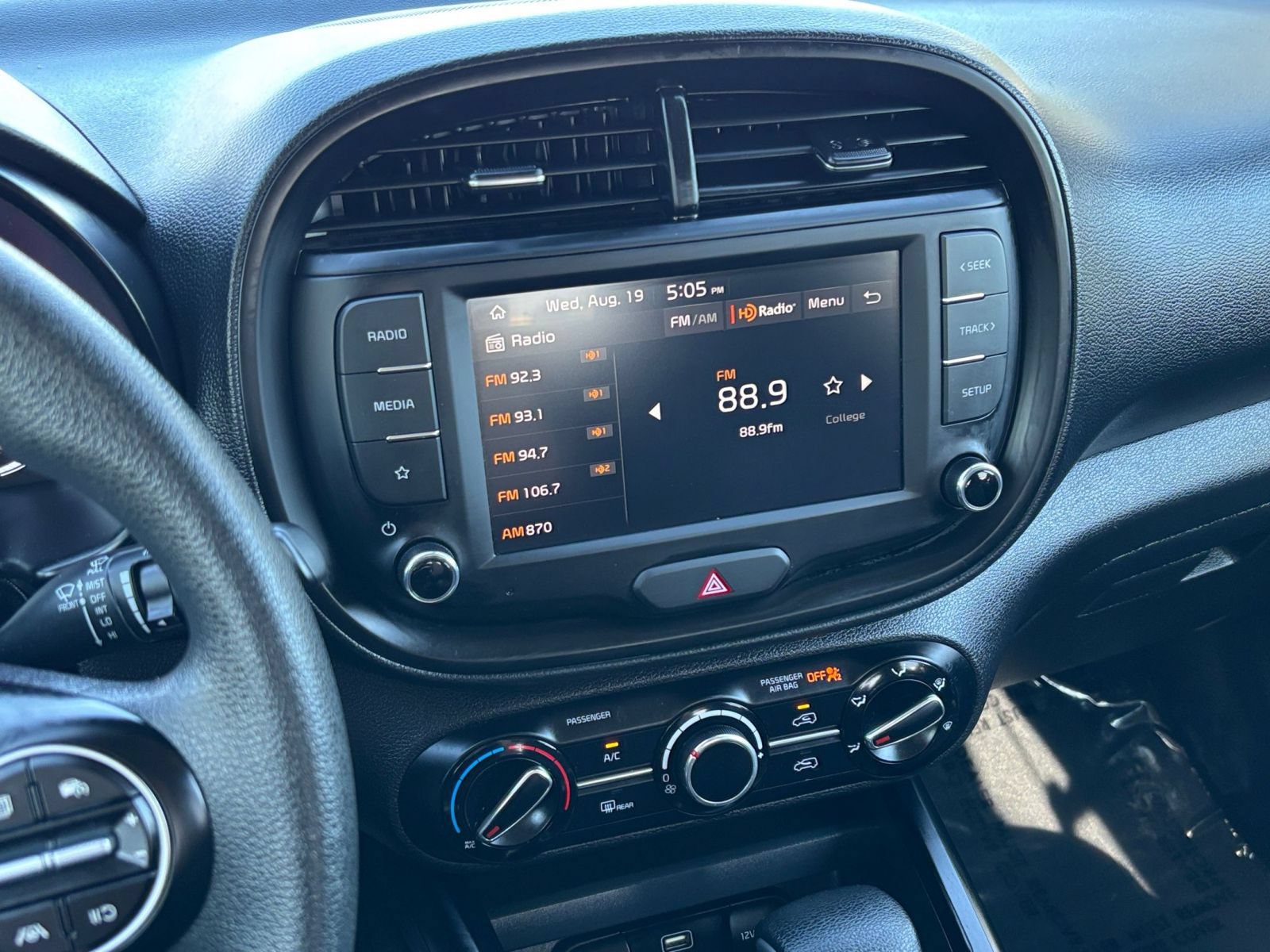 Used 2025 Kia Soul LX w/ LX Technology Package FWD image 33