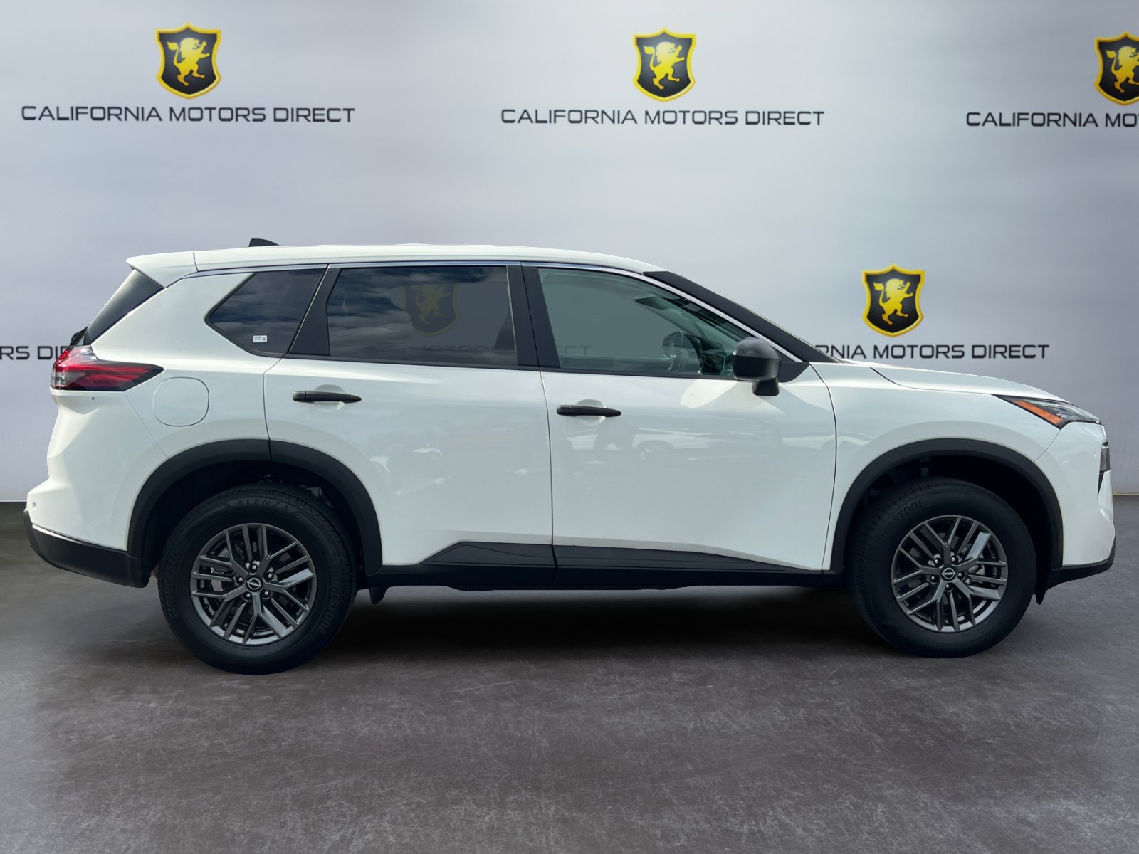 Used 2024 Nissan Rogue S FWD image 6