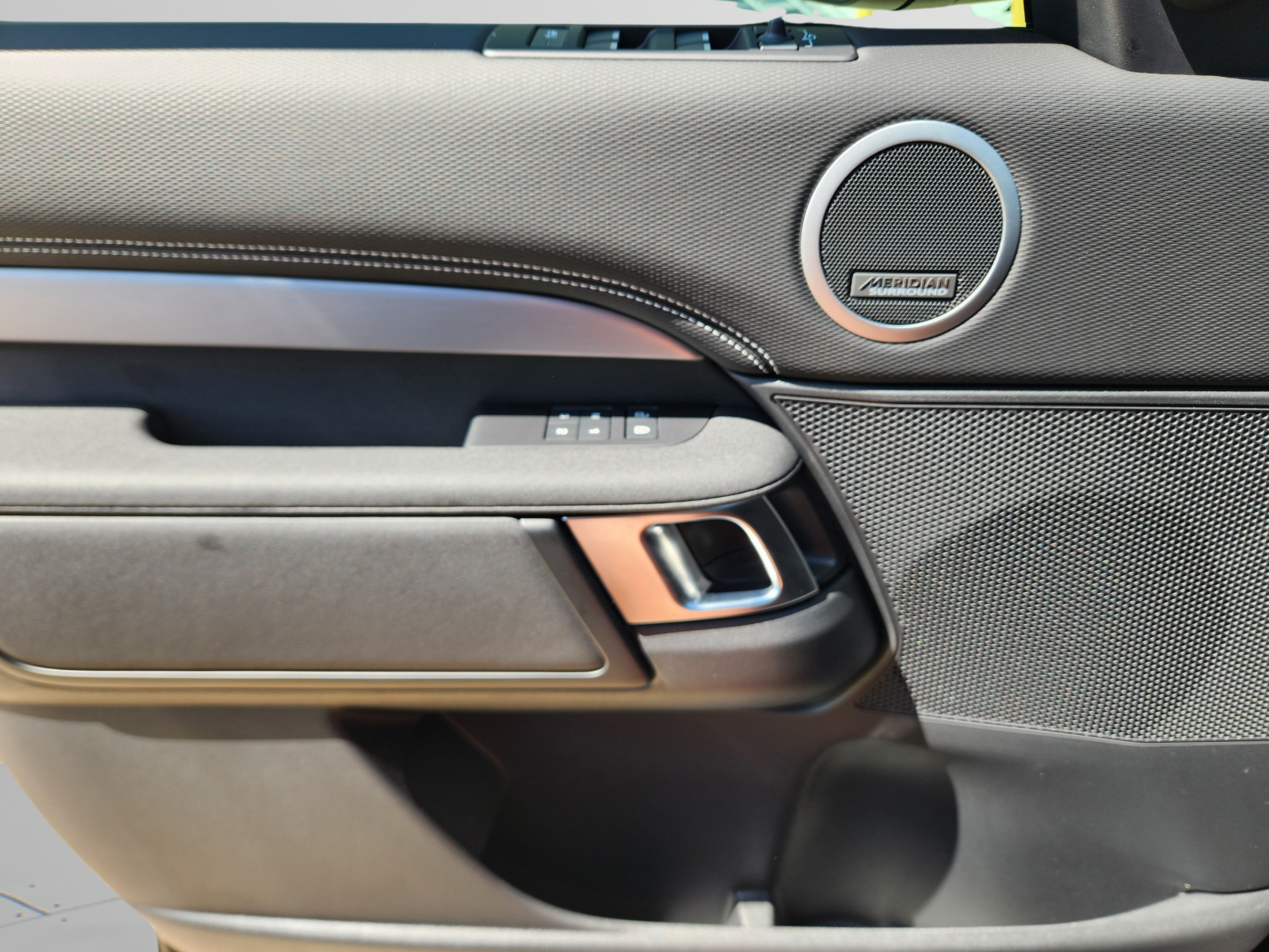 New 2026 Land Rover Discovery Dynamic SE AWD/4WD image 19