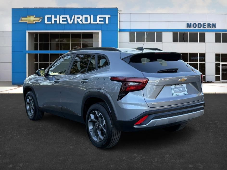 Used 2025 Chevrolet Trax LT w/ Driver Confidence Package image 3
