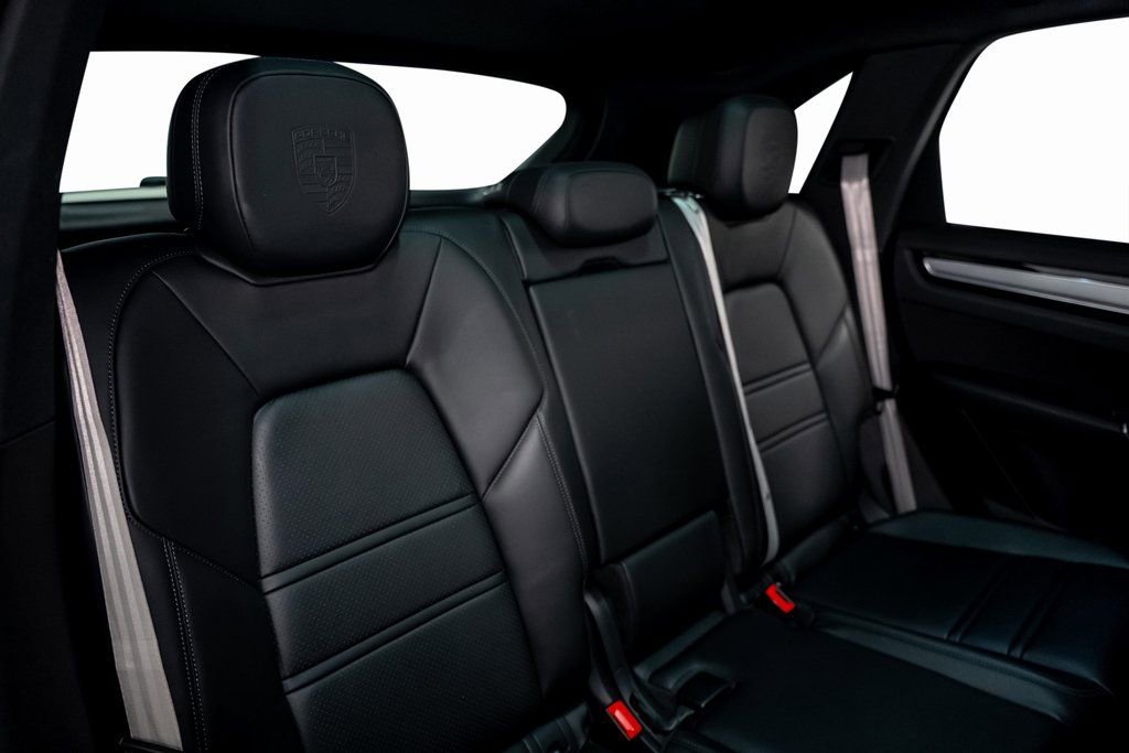Used 2022 Porsche Cayenne S Platinum image 32