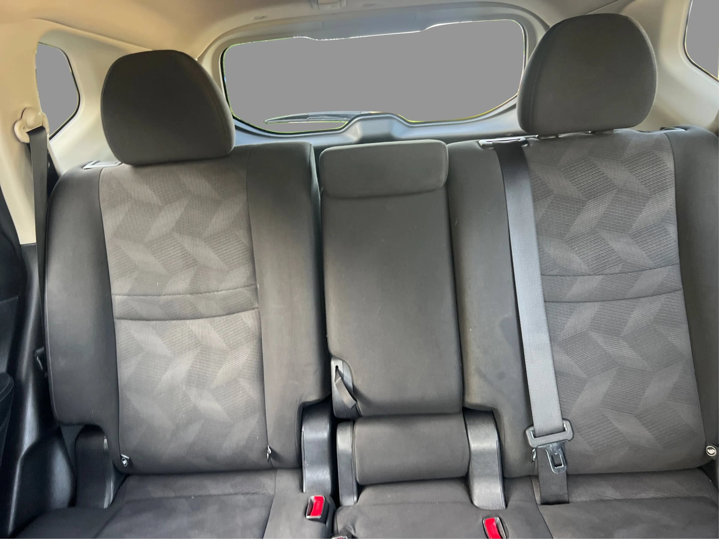 Used 2016 Nissan Rogue SV AWD/4WD image 17