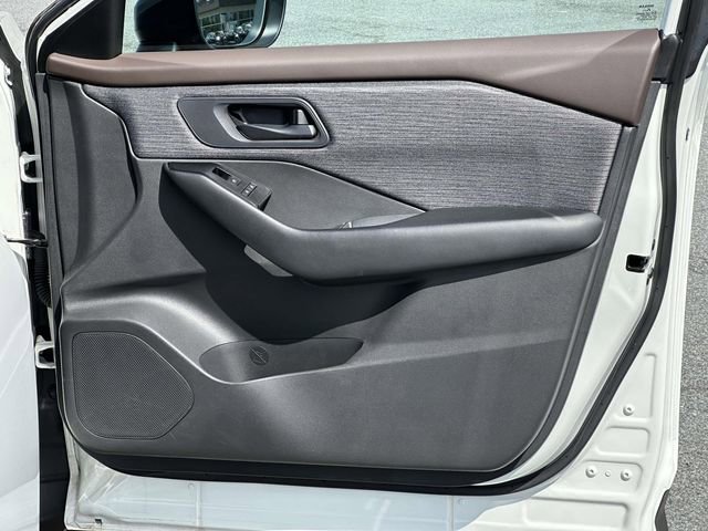 Used 2023 Nissan Rogue S image 8