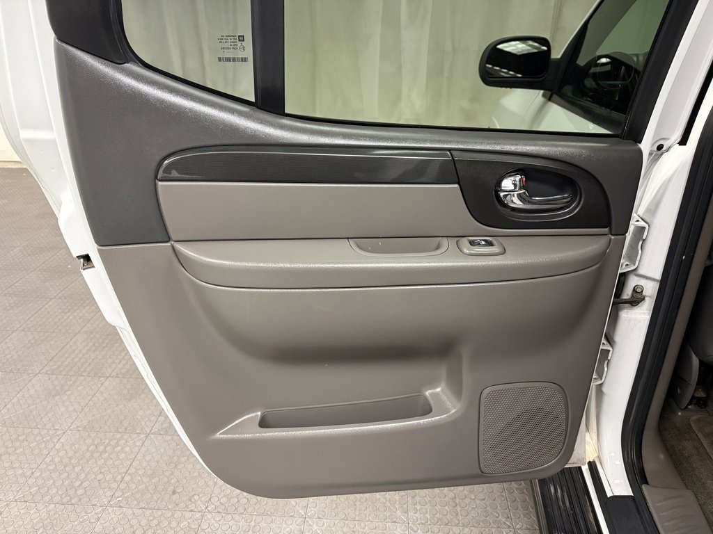 Used 2004 GMC Envoy XUV SLE w/ 1SB Preferred Equipment Group image 22
