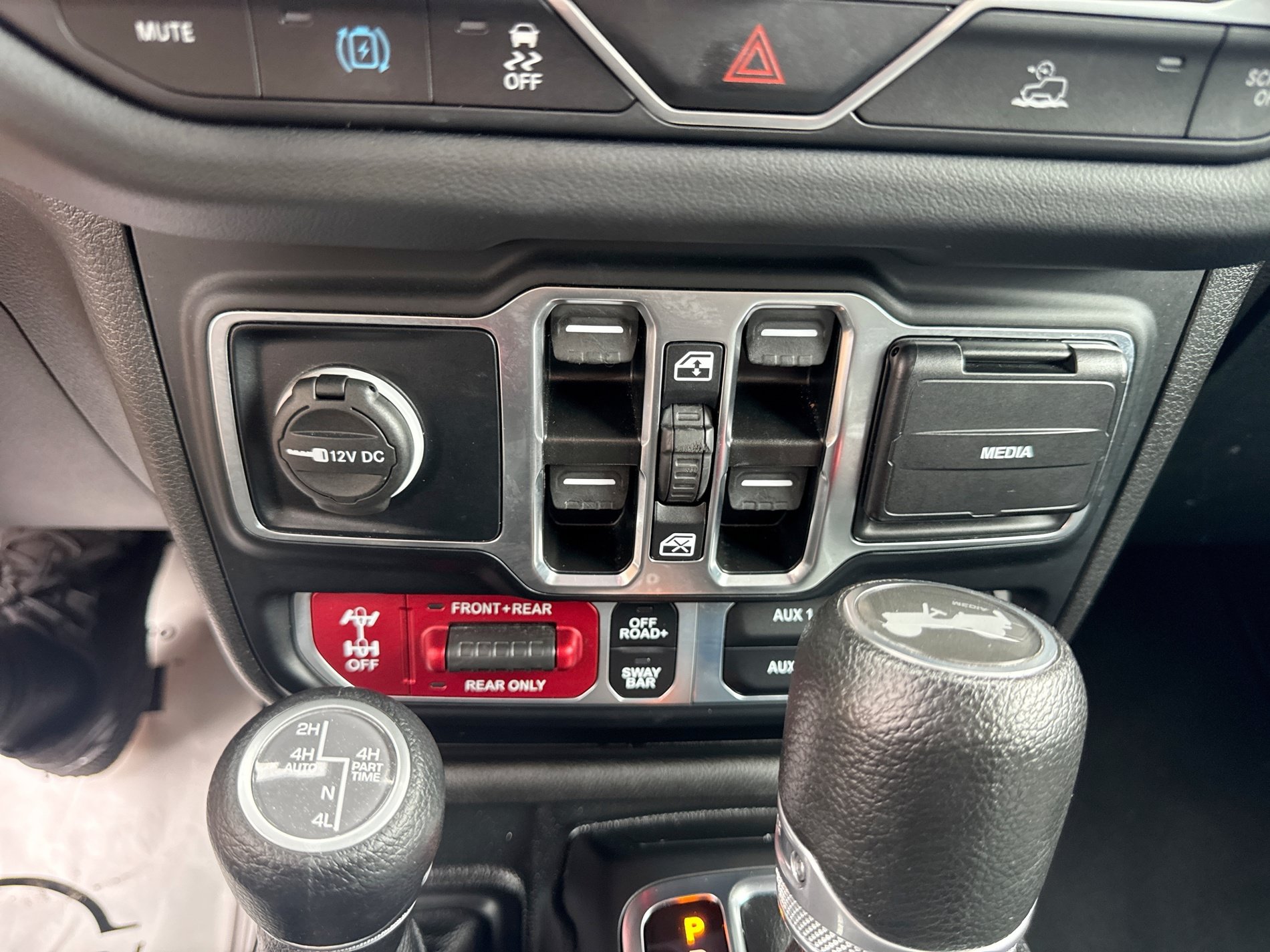 Used 2024 Jeep Wrangler Unlimited Rubicon 4xe AWD/4WD image 22