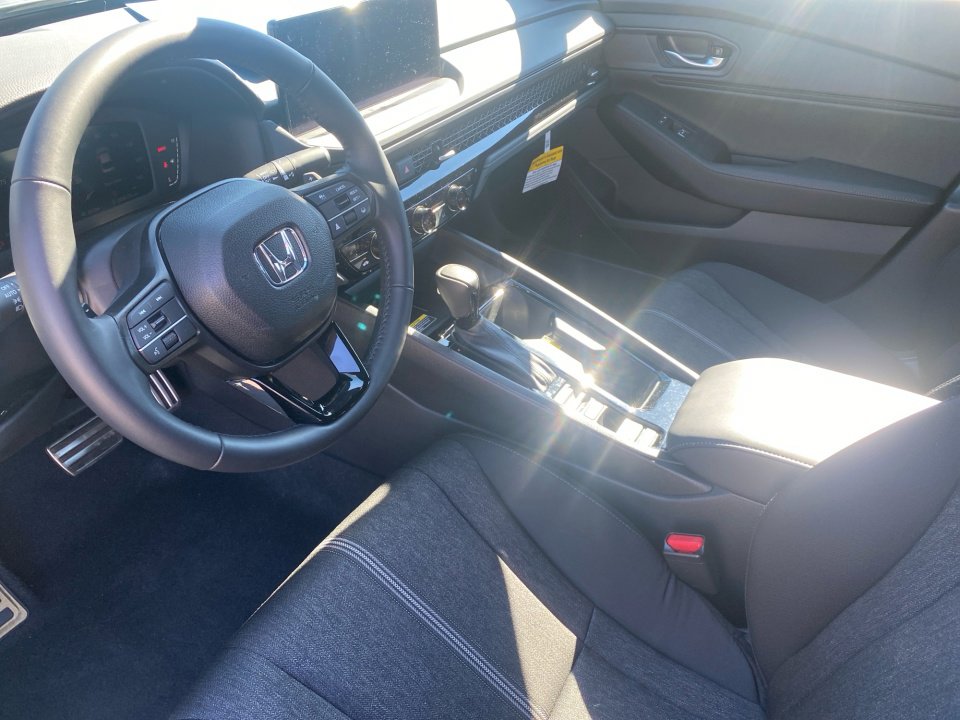 Used 2025 Honda Accord Sport image 11