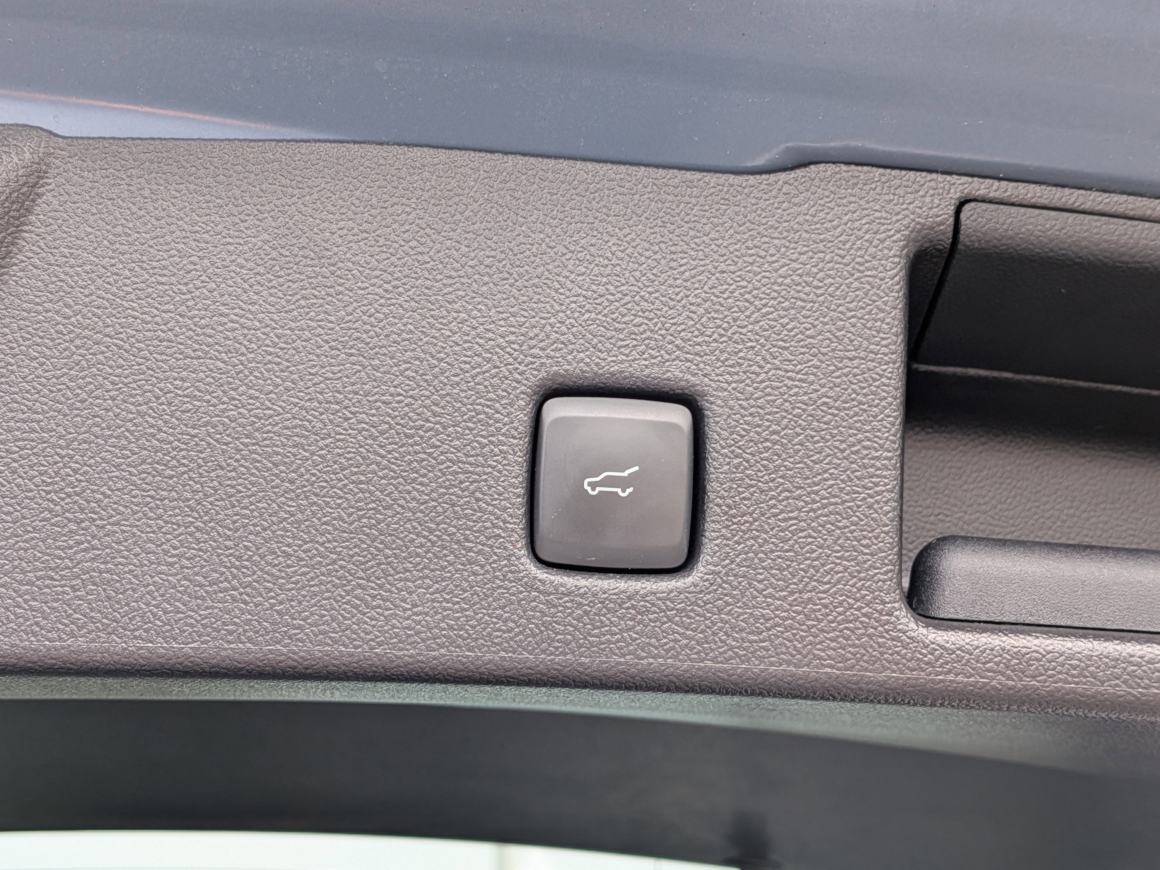 Used 2025 Ford Escape SE w/ PHEV Premium Package FWD image 24