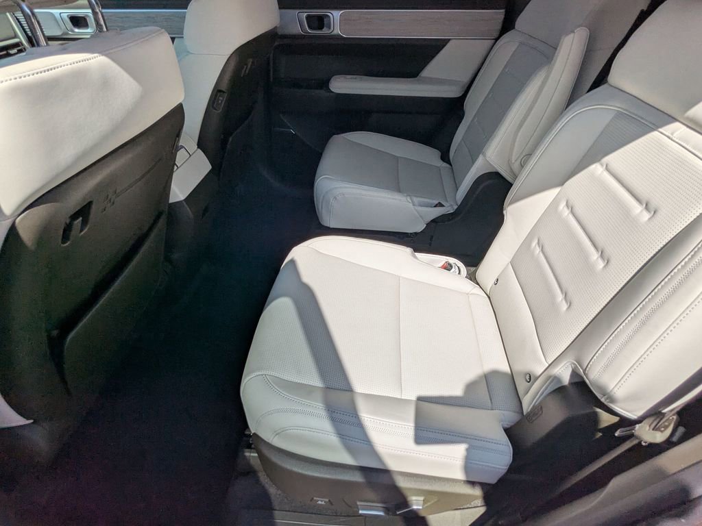 Certified 2025 Hyundai Santa Fe Calligraphy image 18