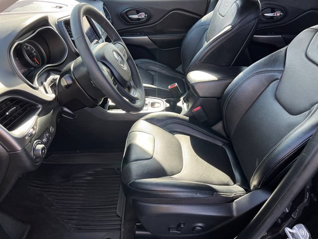 Used 2022 Jeep Cherokee Latitude Lux w/ Mopar Interior Package FWD image 21
