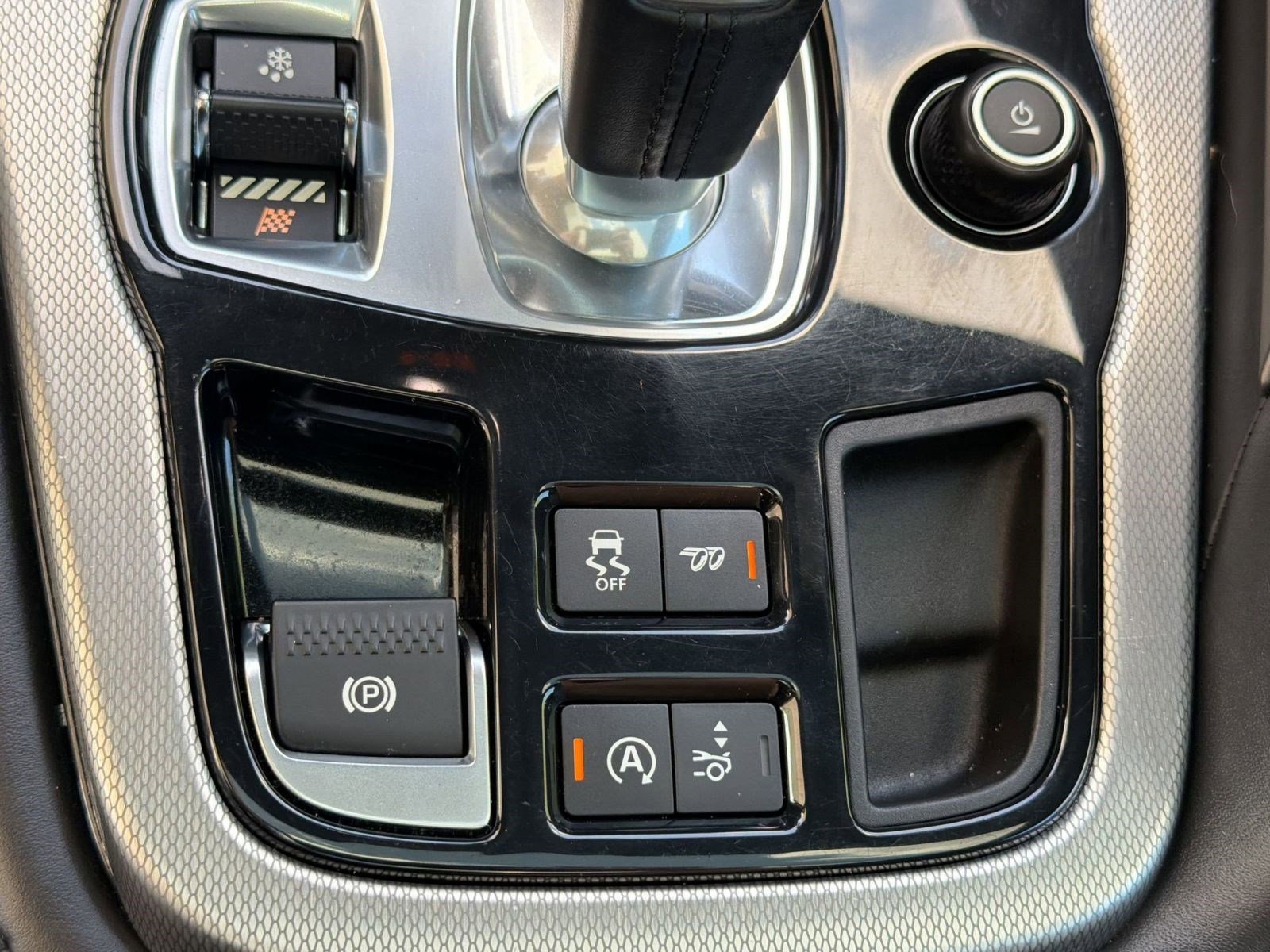 Used 2017 Jaguar F-TYPE Coupe image 31