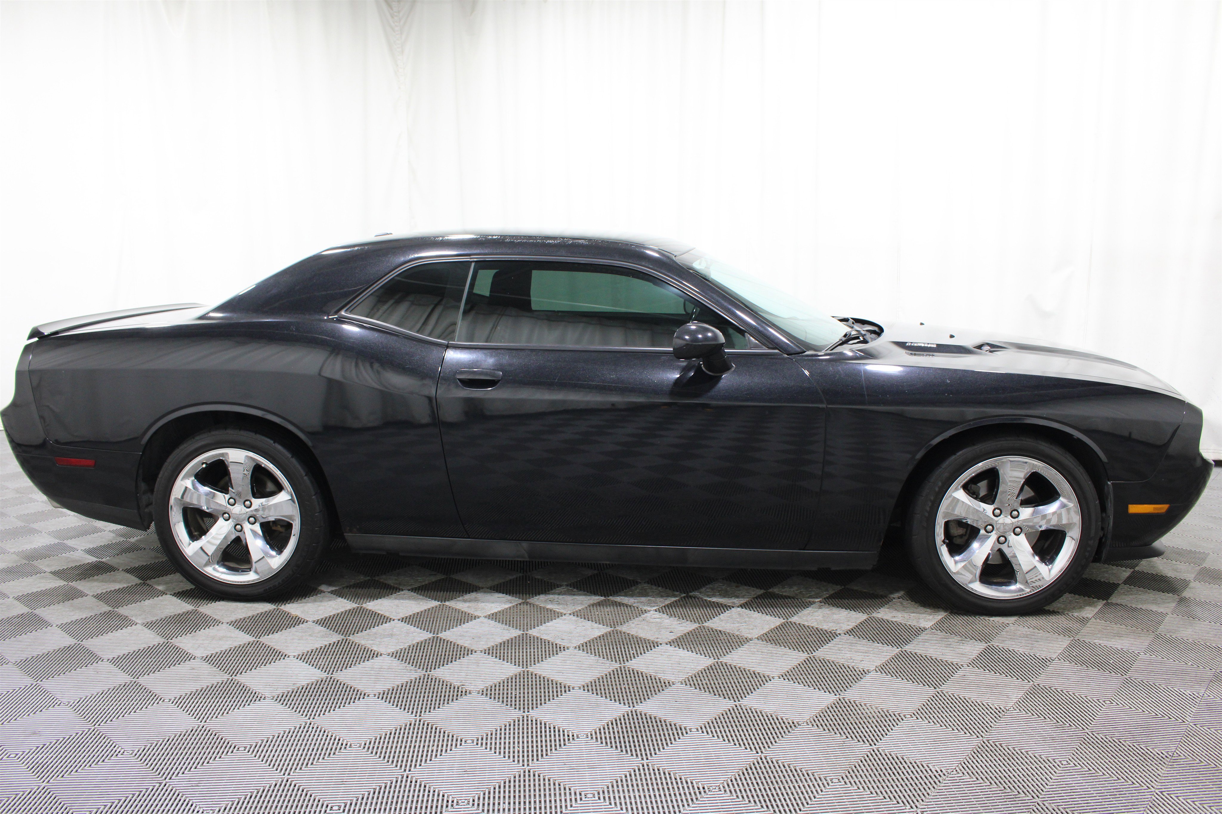 Used 2014 Dodge Challenger R/T RWD image 21