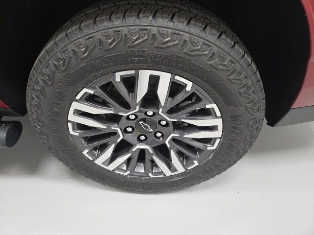 New 2026 Chevrolet Suburban Z71 image 24