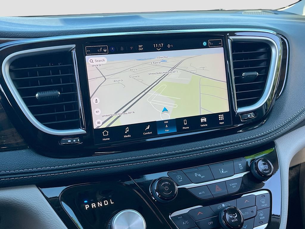 Used 2024 Chrysler Pacifica Limited w/ Trailer Tow Group image 13