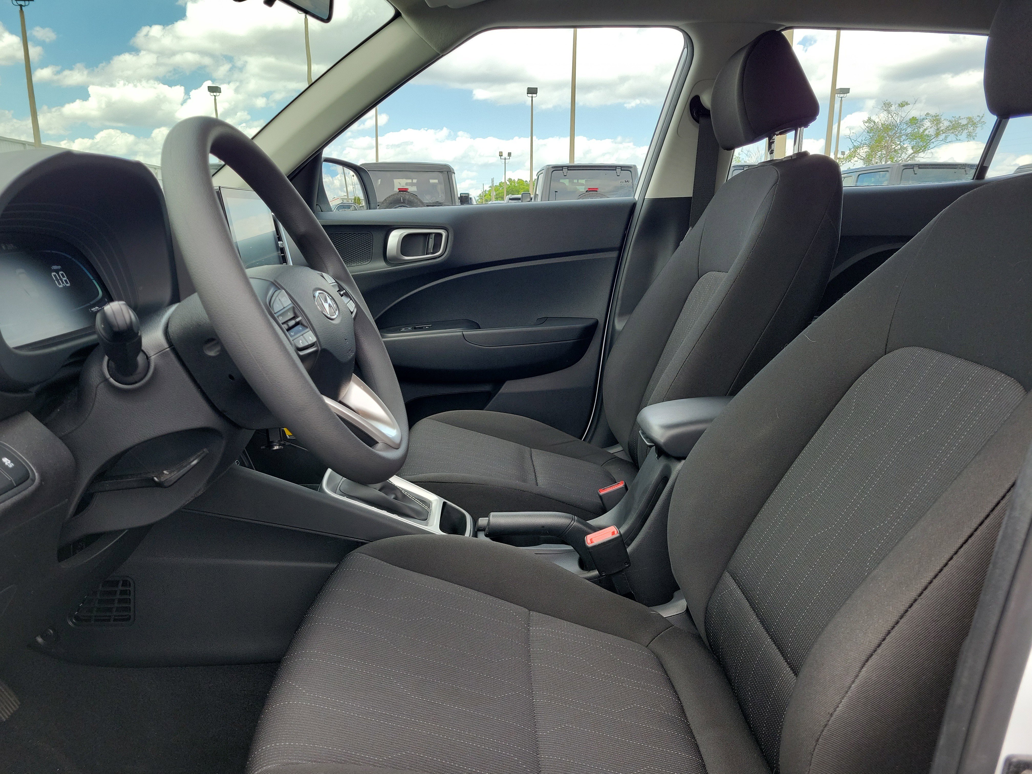Used 2023 Hyundai Venue SE FWD image 14