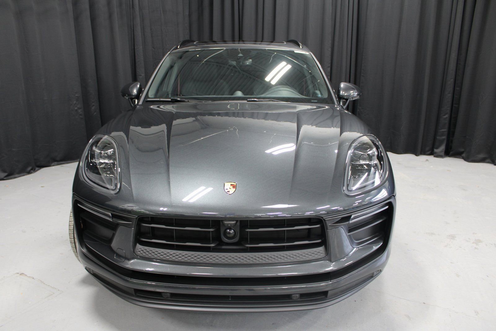 Used 2025 Porsche Macan image 12