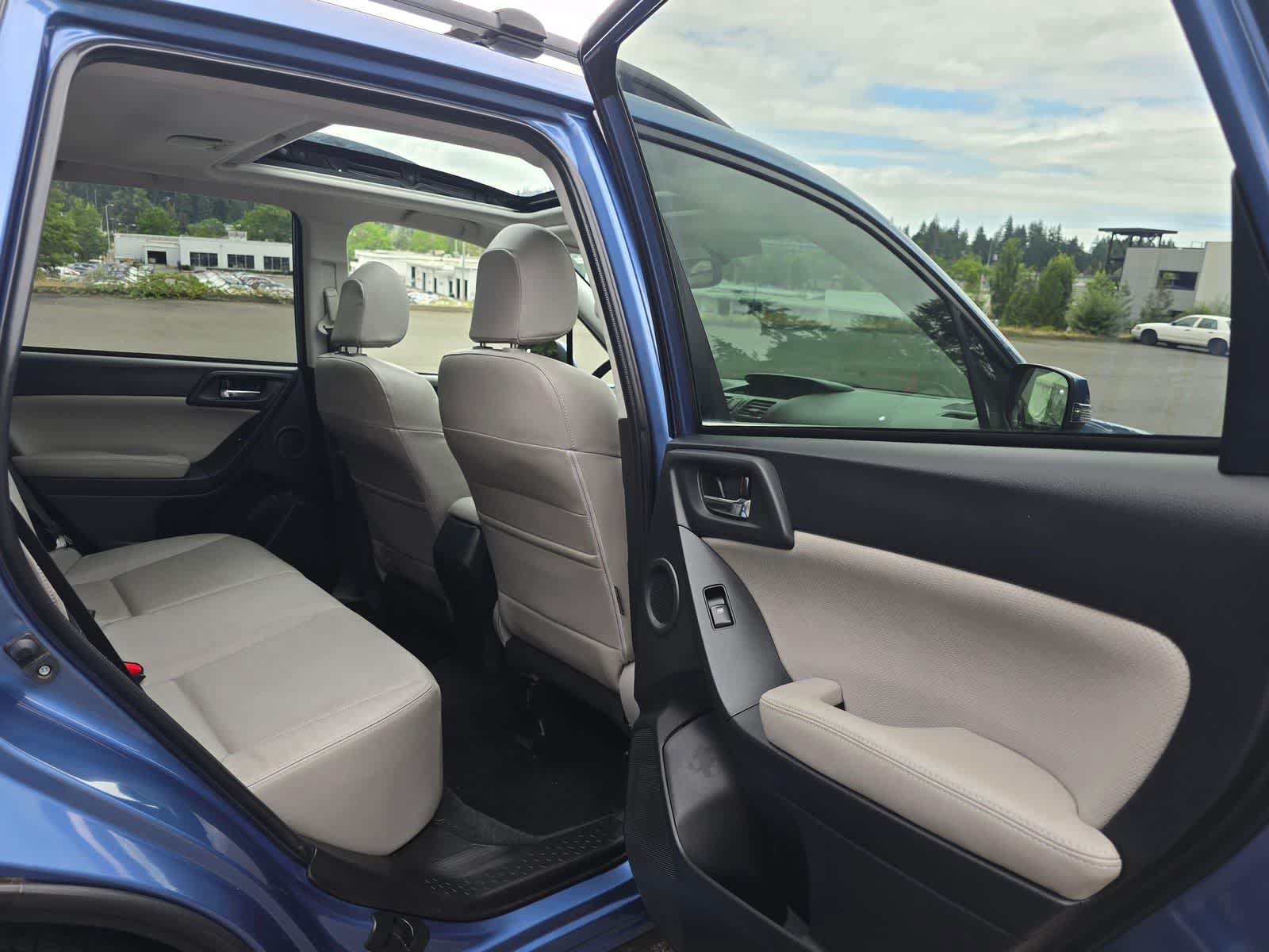 Used 2015 Subaru Forester 2.5i Touring AWD/4WD image 25