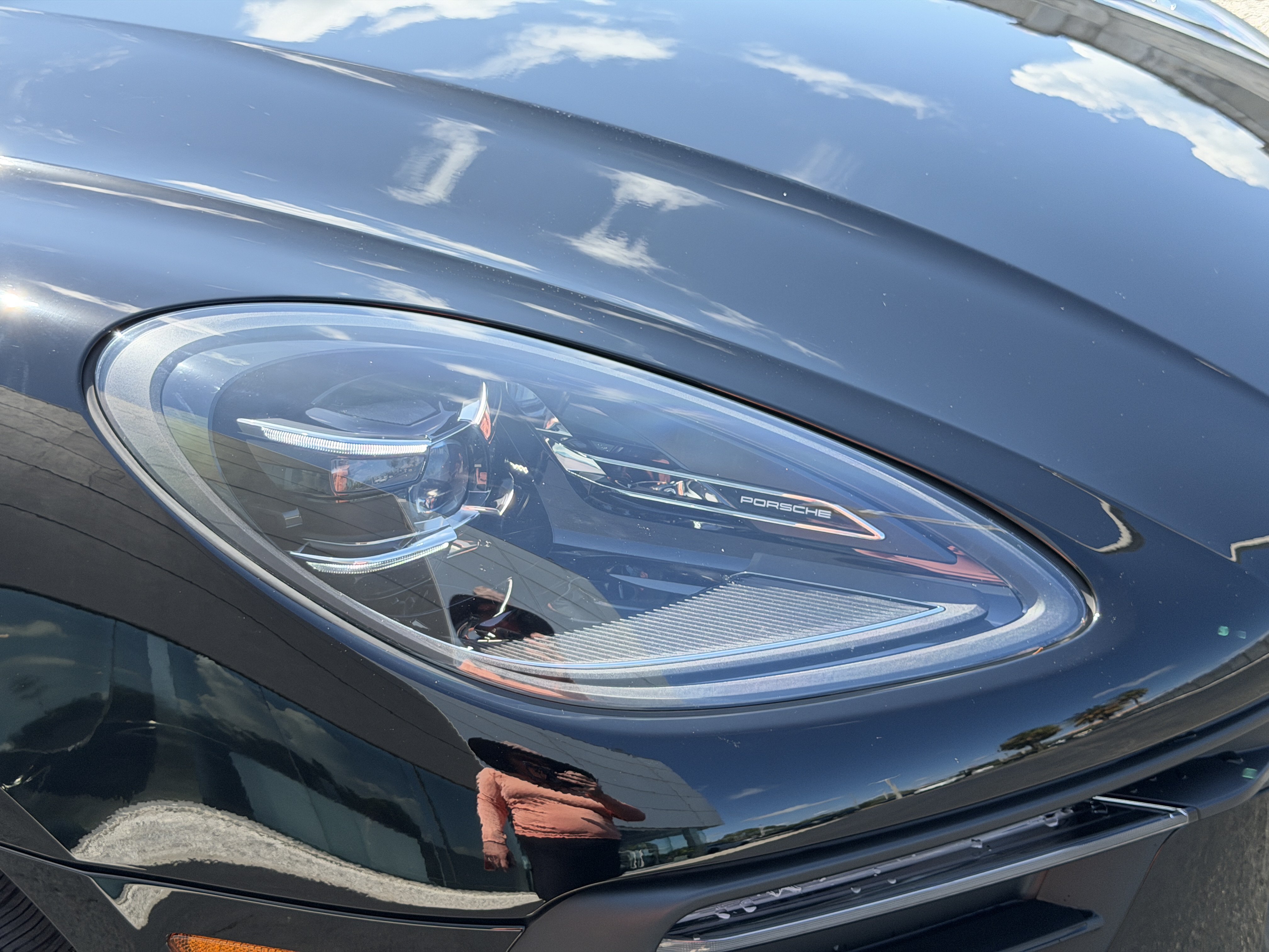Certified 2024 Porsche Macan AWD/4WD image 12
