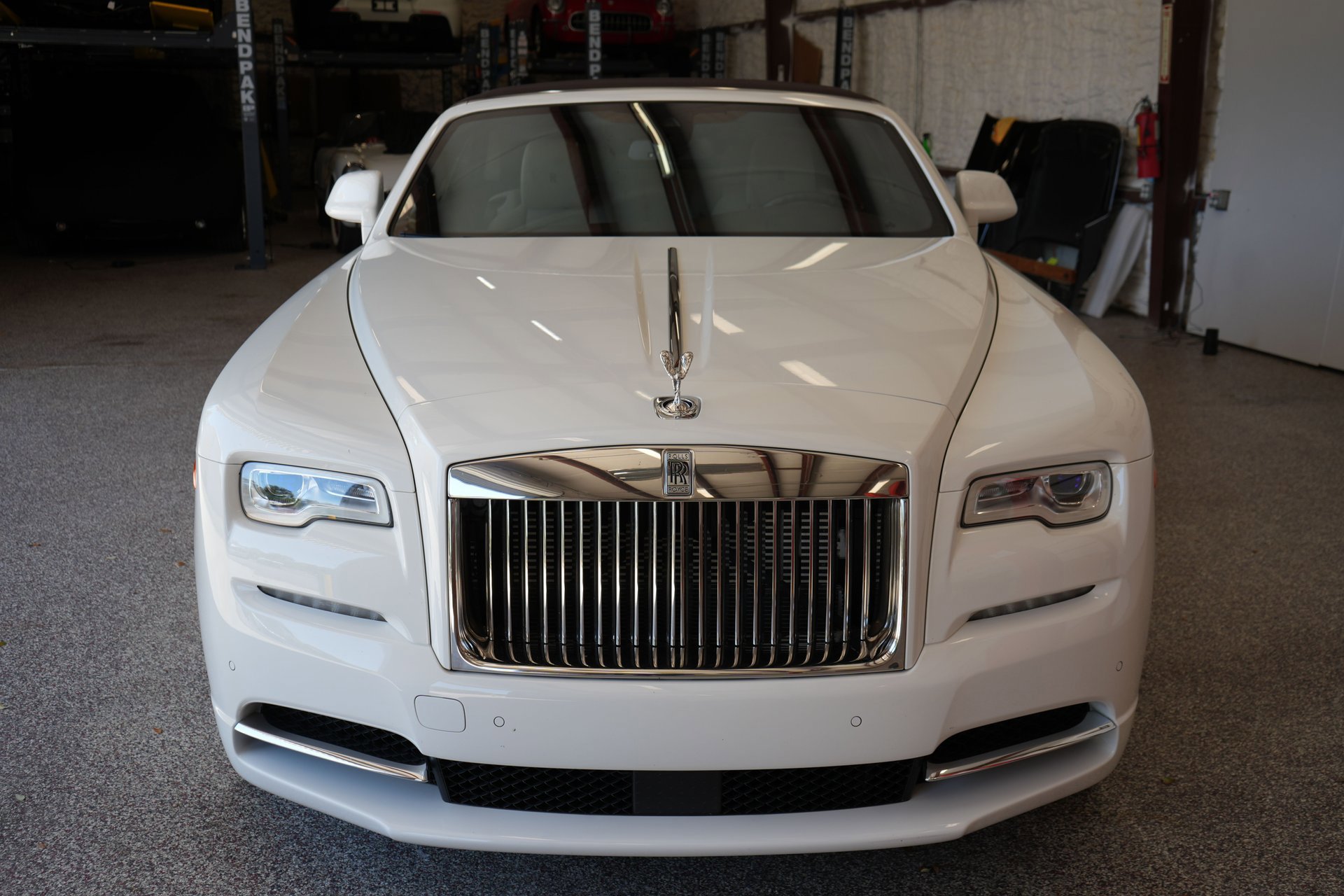 Used 2017 Rolls-Royce Dawn image 40