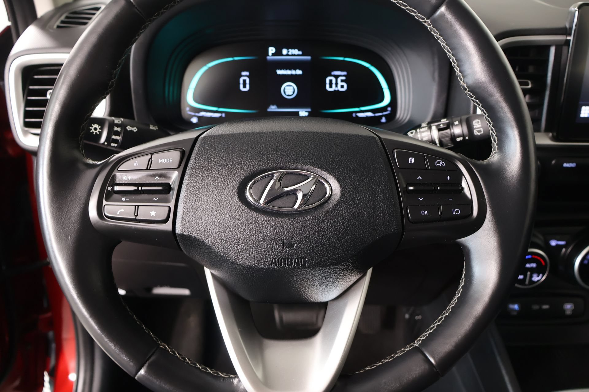 Used 2025 Hyundai Venue SEL FWD image 3
