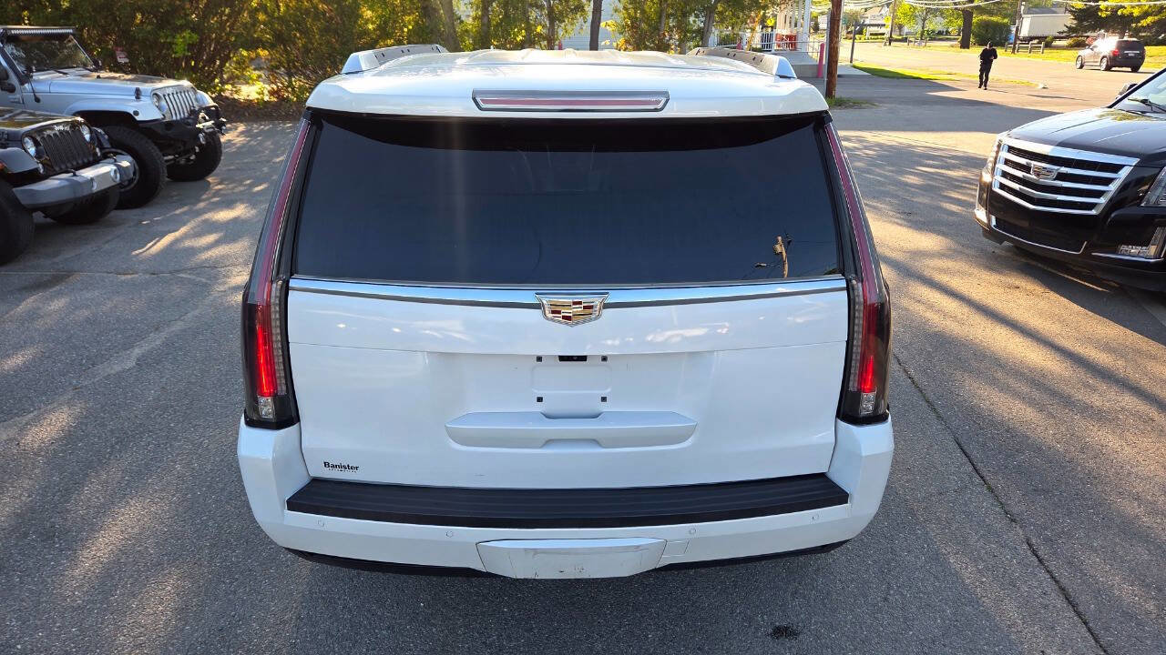 Used 2017 Cadillac Escalade Luxury AWD/4WD image 17
