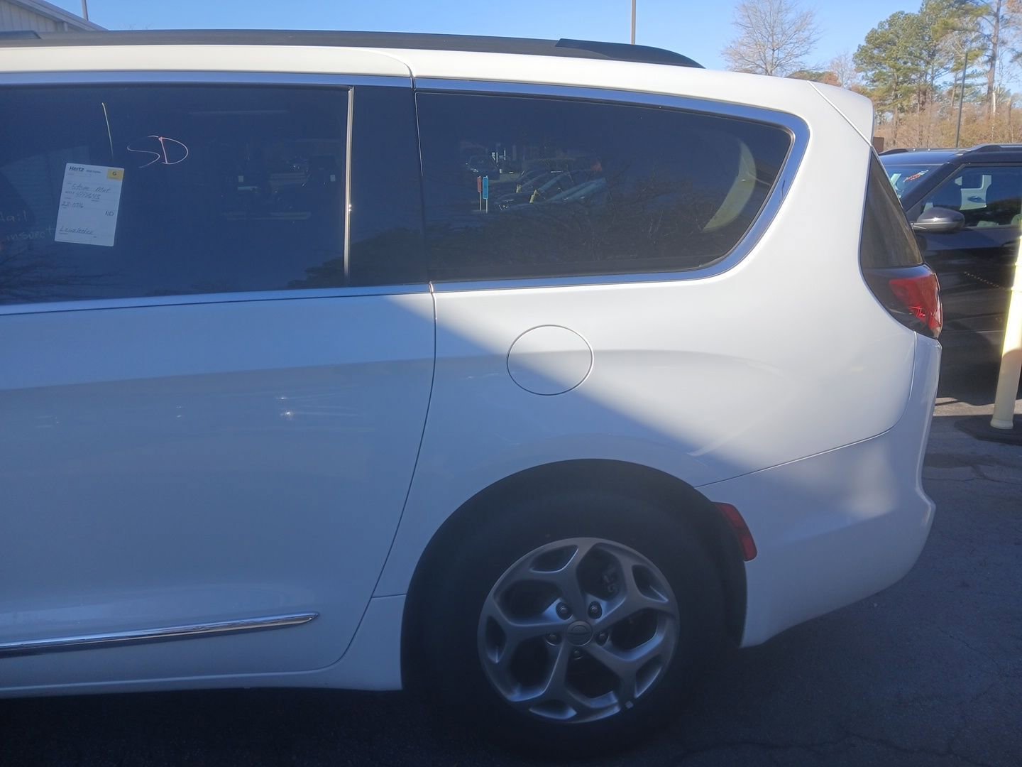 Used 2023 Chrysler Pacifica Limited image 5