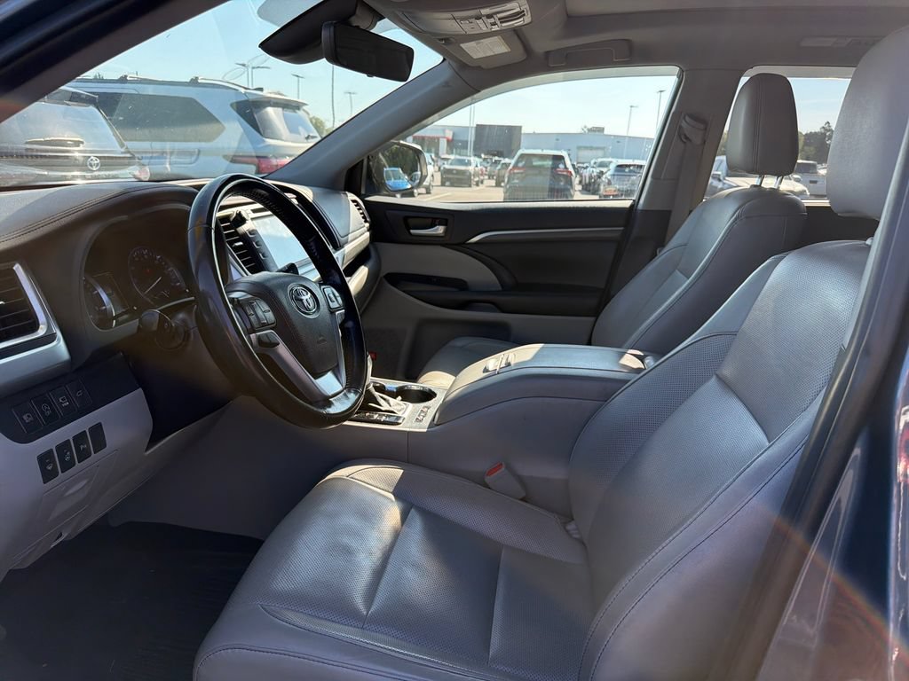 Used 2019 Toyota Highlander Limited Platinum AWD/4WD image 10