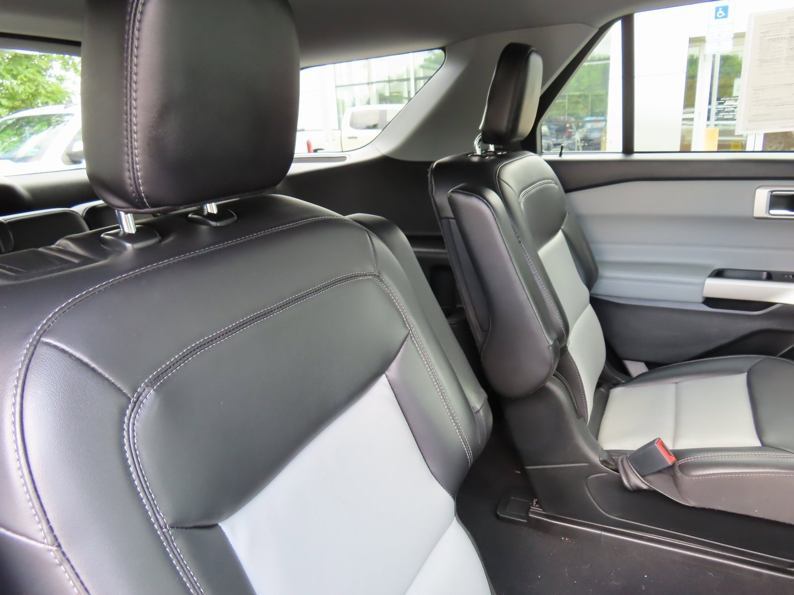 Used 2022 Ford Explorer XLT w/ Equipment Group 202A image 37