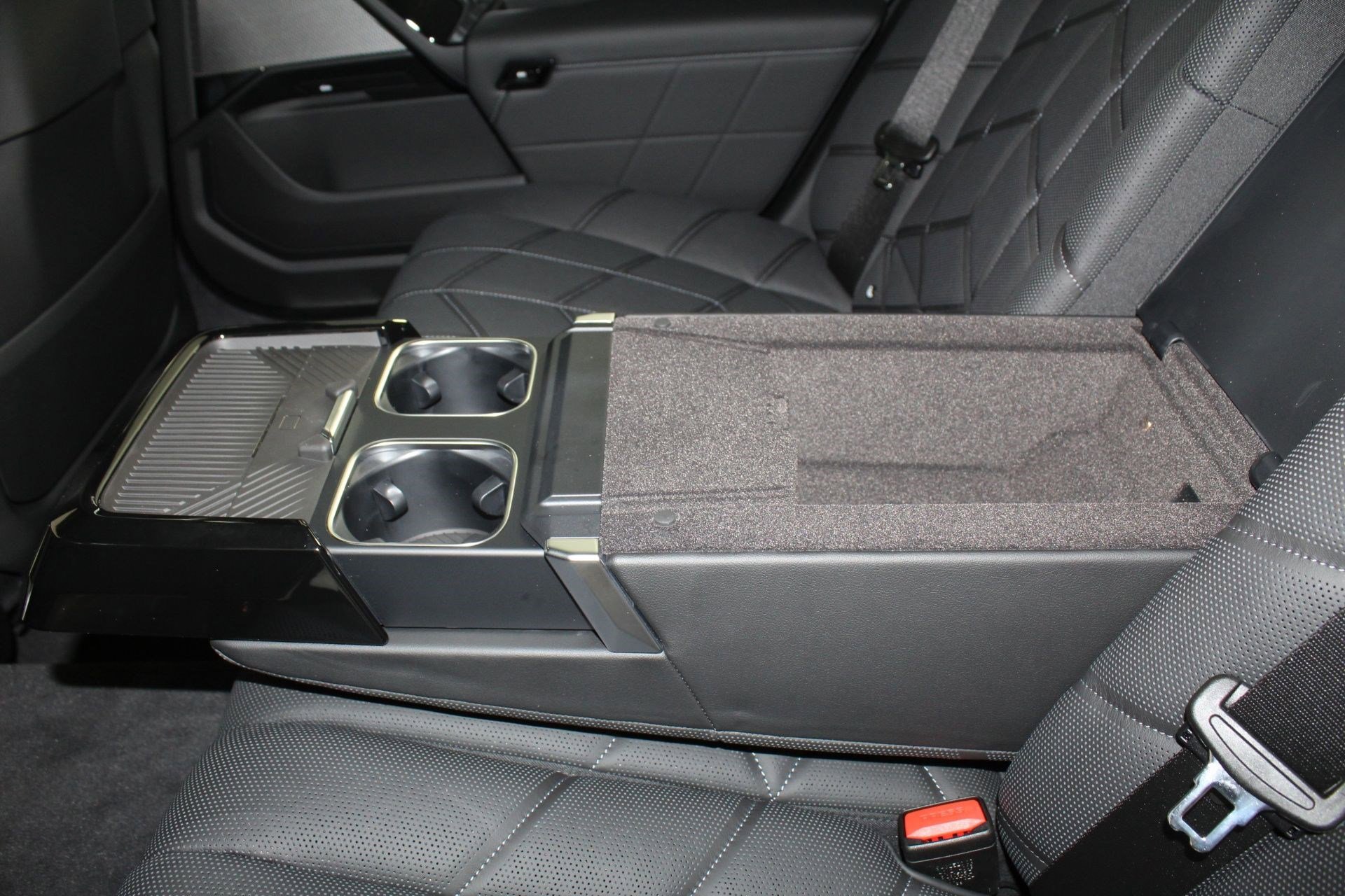 Used 2026 BMW i7 M70 w/ Premium Package image 25