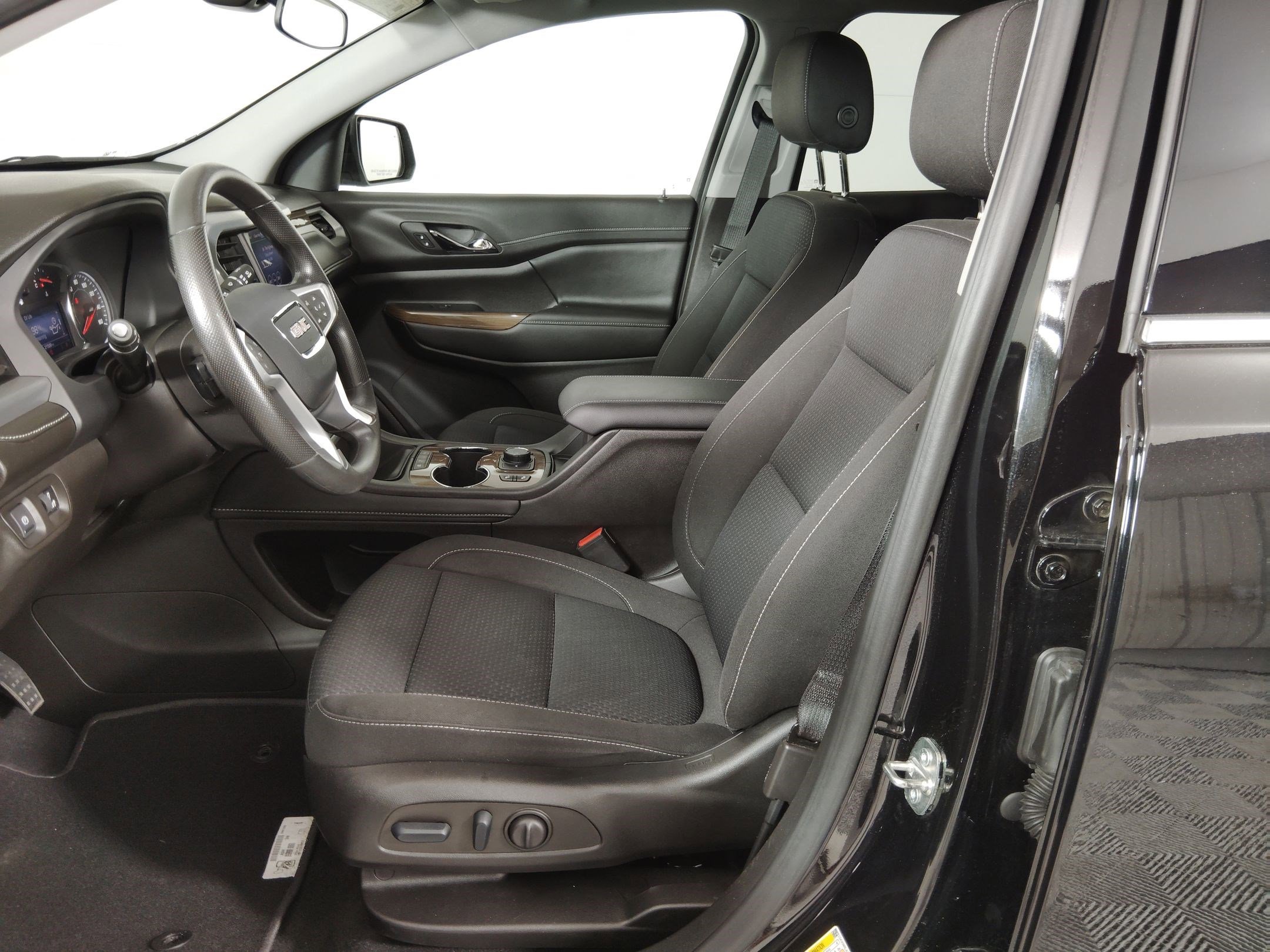 Used 2023 GMC Acadia SLE w/ Driver Convenience Package image 5