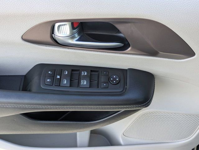 Used 2023 Chrysler Voyager LX image 19