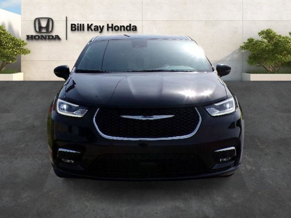 Used 2026 Chrysler Pacifica Limited FWD image 8