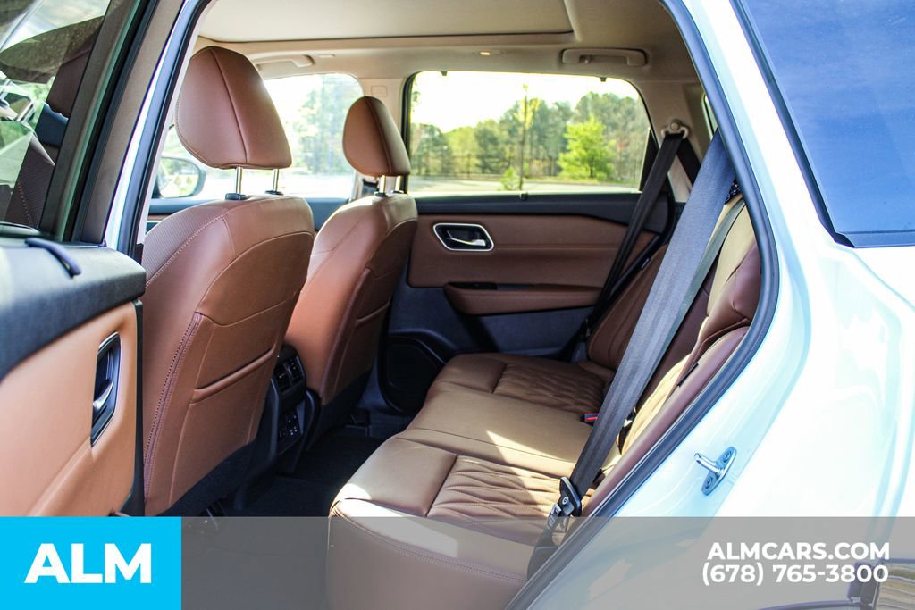 Used 2025 Nissan Rogue Platinum w/ Platinum Premium Package FWD image 18