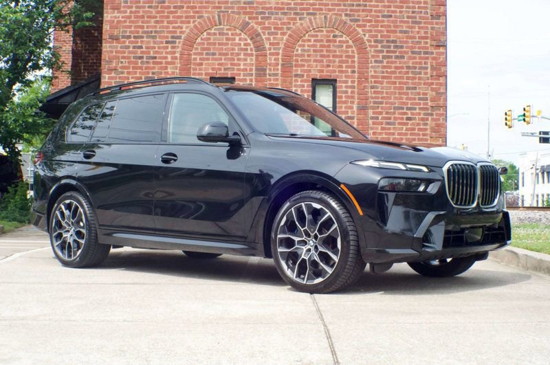 Used 2023 BMW X7 xDrive40i AWD/4WD image 3