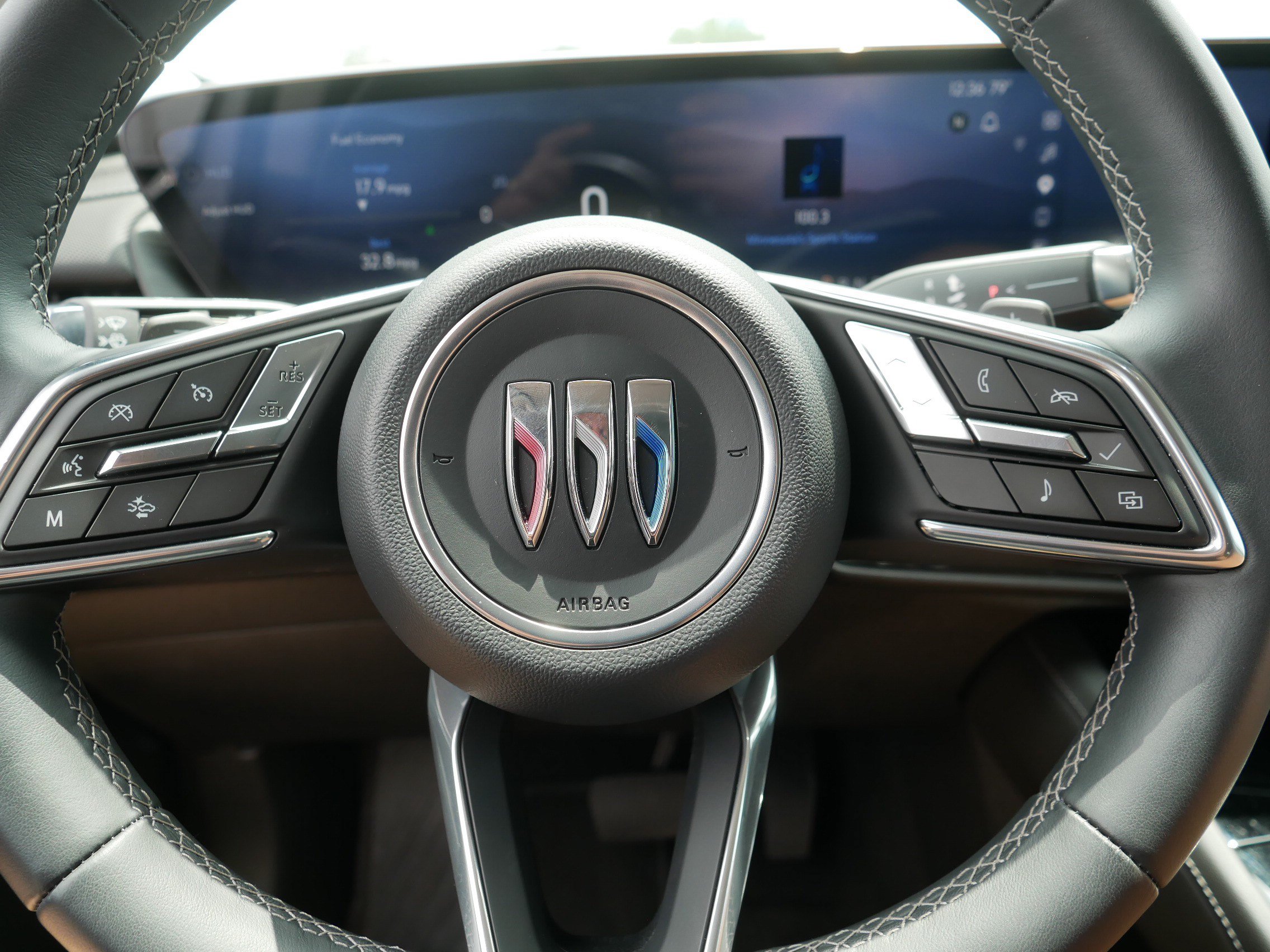 Used 2025 Buick Envision Preferred AWD/4WD image 25