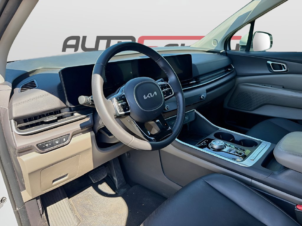 Used 2025 Kia Carnival EX FWD image 9