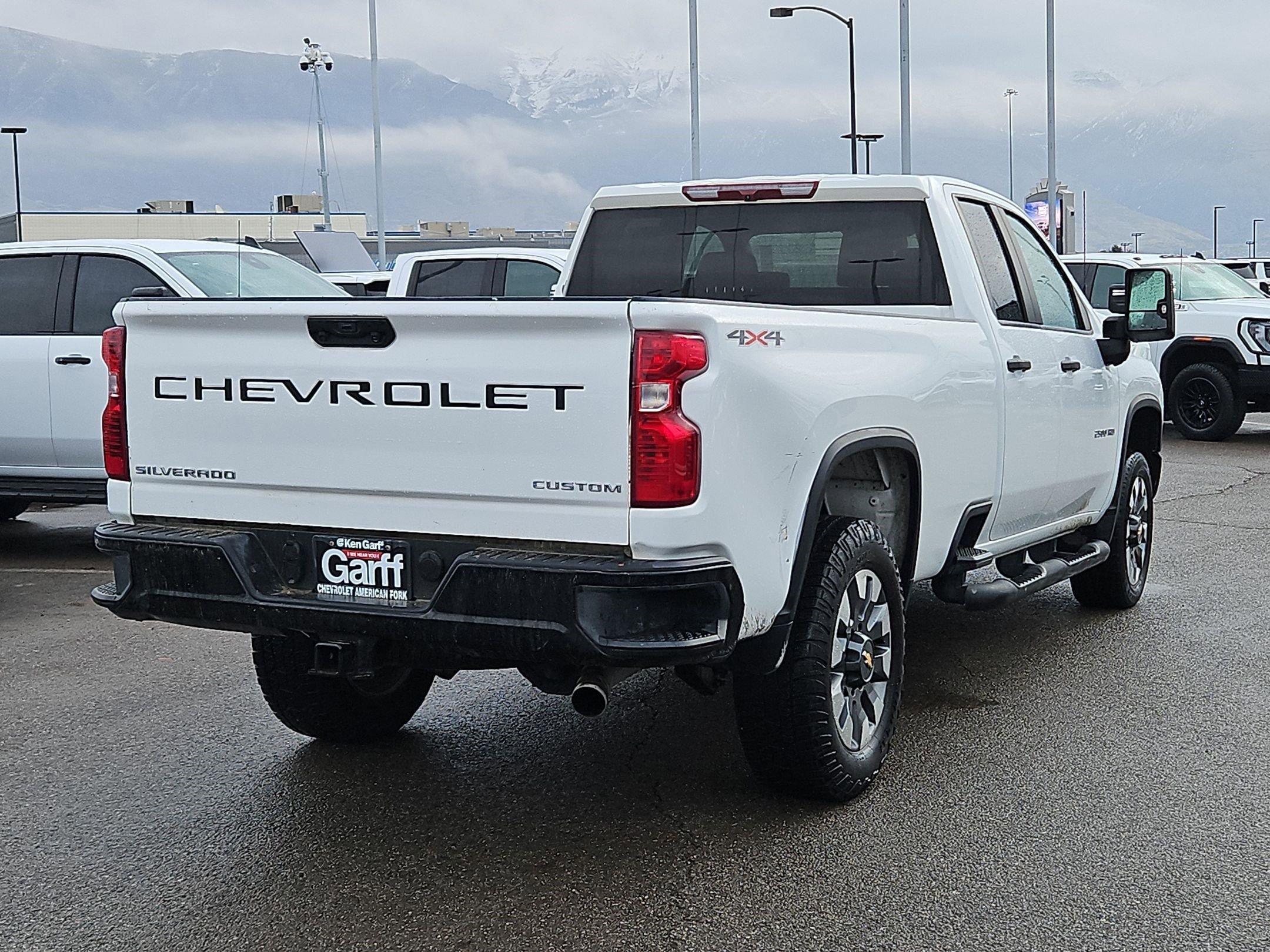 Used 2022 Chevrolet Silverado 2500 Custom w/ Custom Value Package AWD/4WD image 3