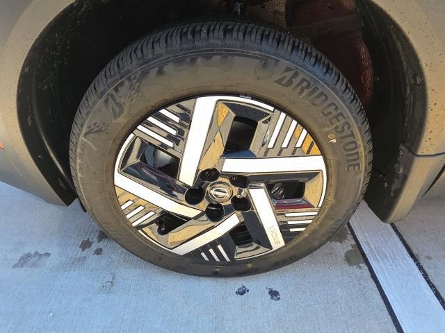 Used 2025 Nissan Kicks SV image 11