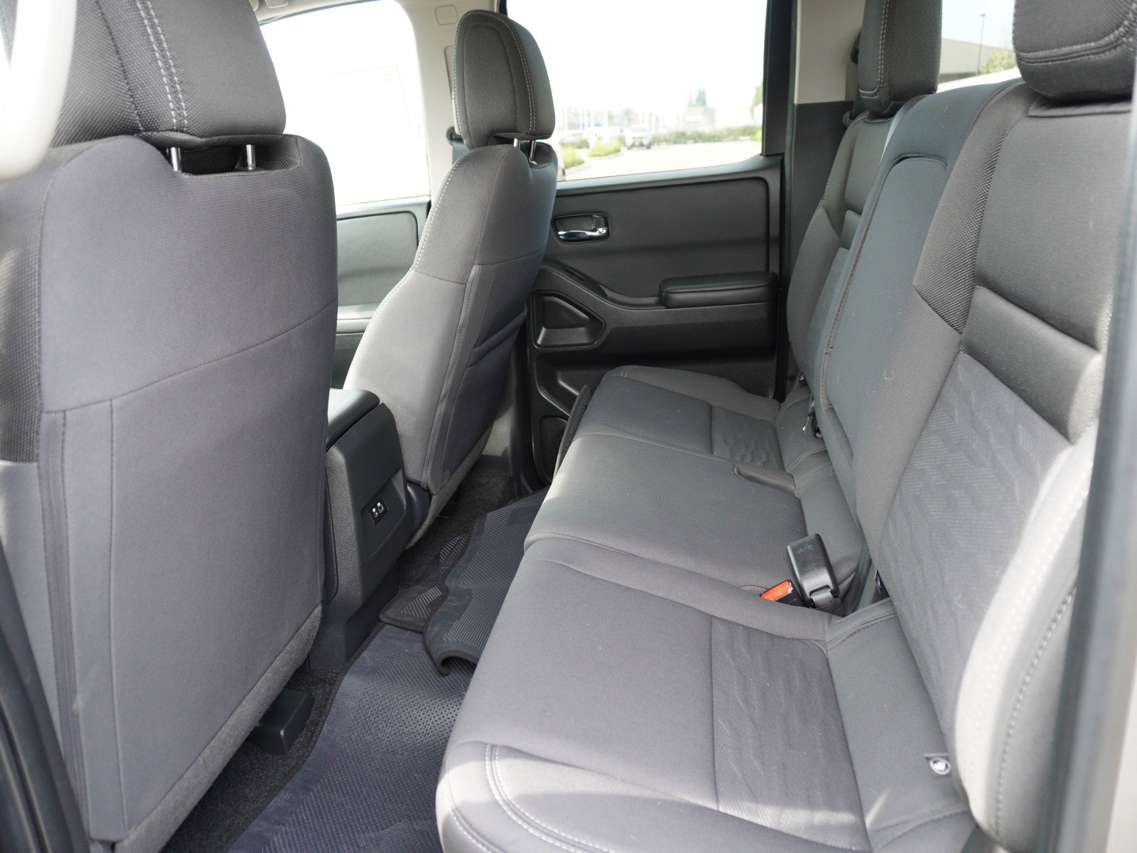 Used 2024 Nissan Frontier SV image 13