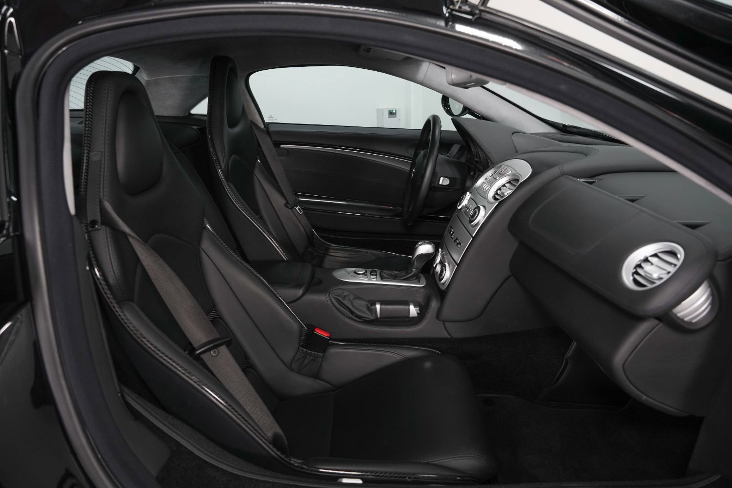 Used 2006 Mercedes-Benz SLR image 25