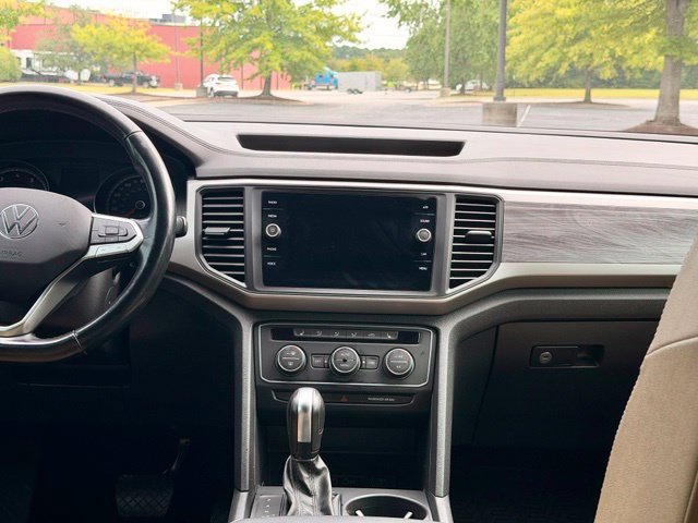 Used 2020 Volkswagen Atlas Cross Sport SE w/ Panoramic Sunroof Package FWD image 23