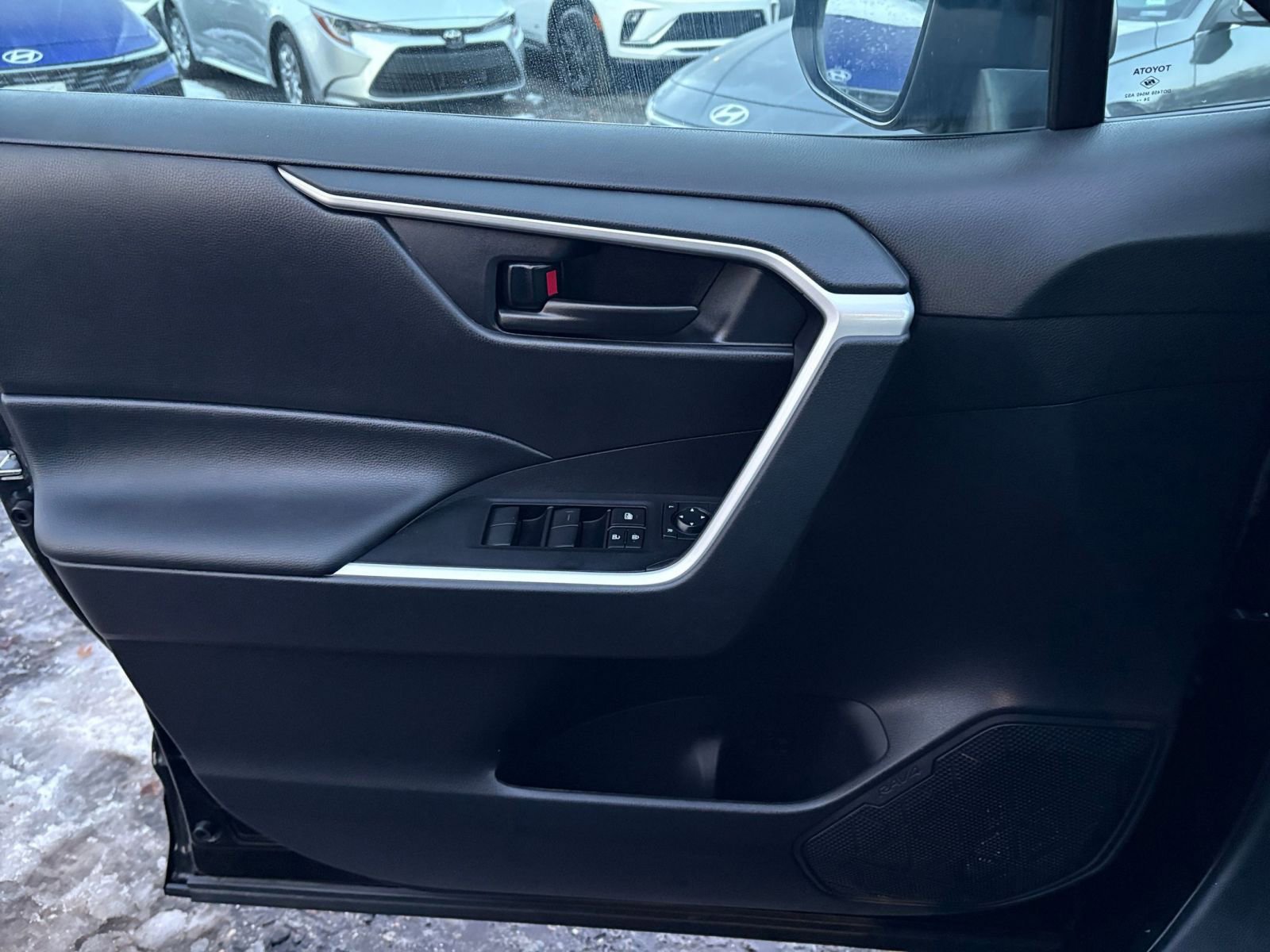 Used 2025 Toyota RAV4 LE image 20