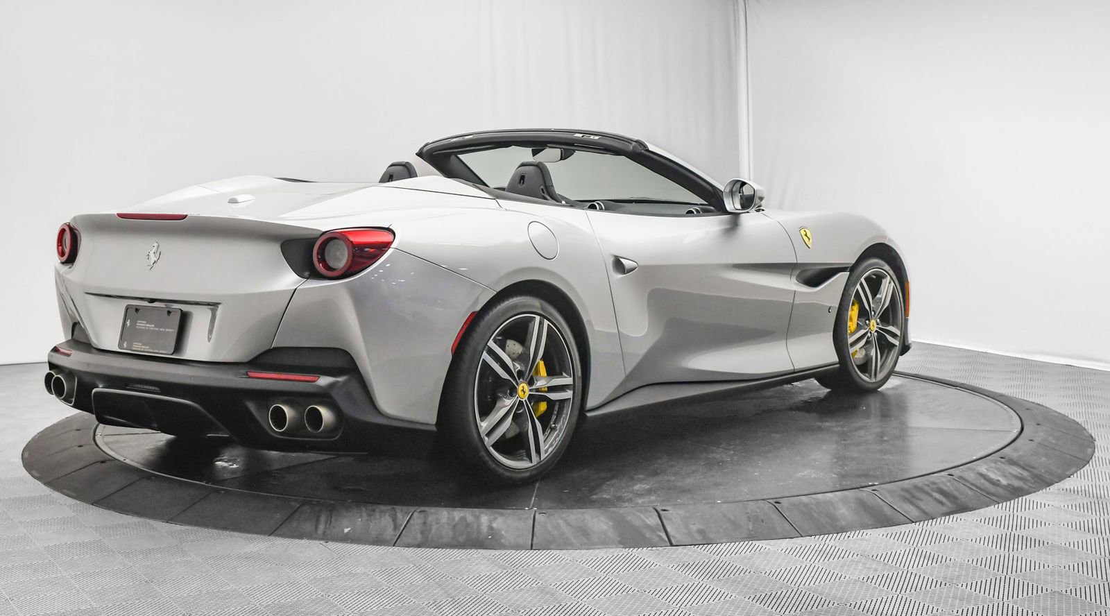Used 2019 Ferrari Portofino image 9