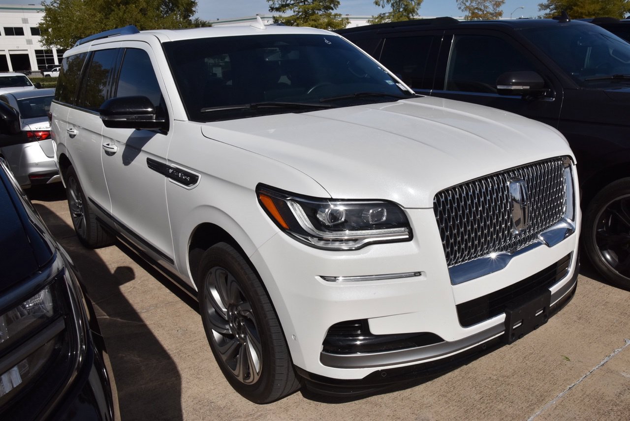 Used 2023 Lincoln Navigator 2WD image 4